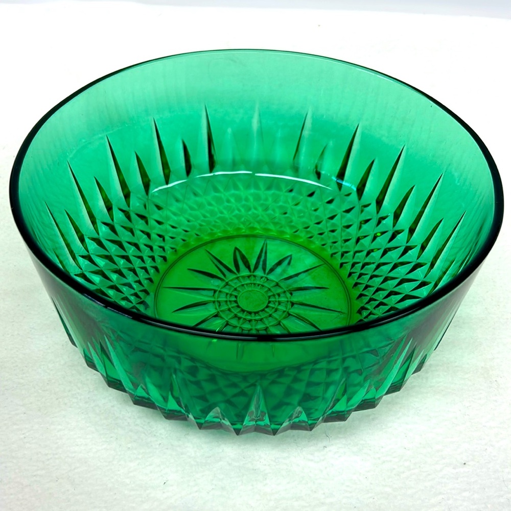 Vintage ARCOROC  emerald green diamond pattern glass 9” salad / dessert bowl